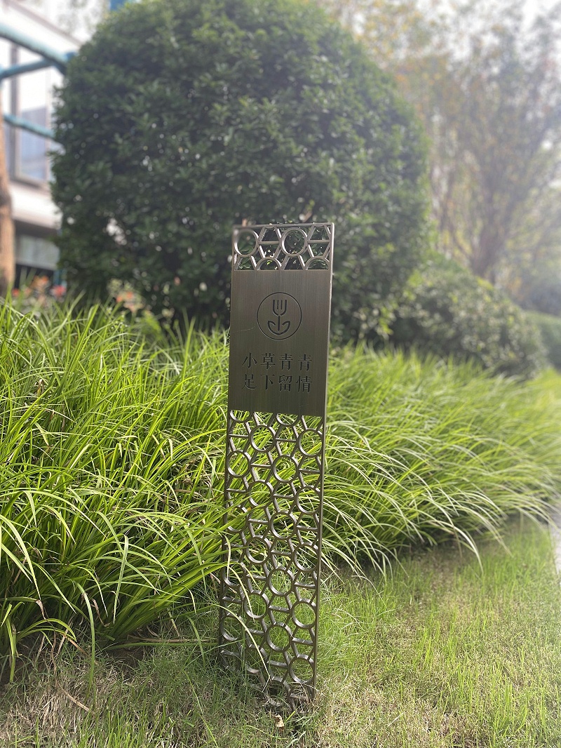 創(chuàng)意仿古銅花草牌