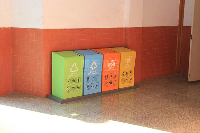 學(xué)校室內(nèi)分類(lèi)垃圾箱